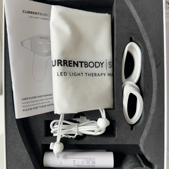 CURRENTBODY skin led light therapy mask